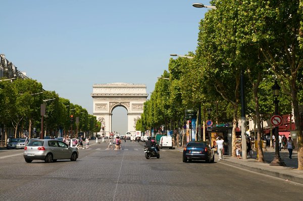 Quelles croisières proposent des excursions pour découvrir les vignobles et caves en Toscane?